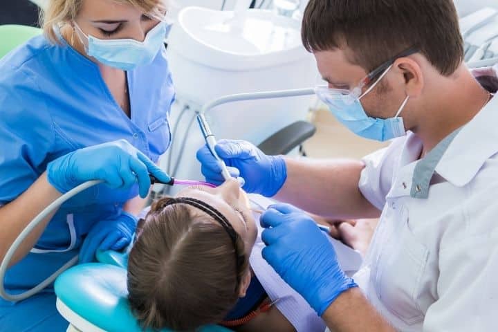 Read more about the article The Benefits of Completing a Dental Assistant Training Program