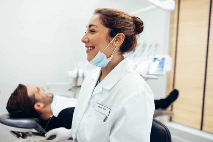 Read more about the article What Does a Dental Assistant Do