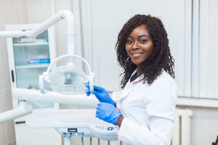 Read more about the article Choosing the Right Dental Assistant Training School for You!